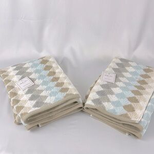 NWT Pair Bella Lux Bath Towels Geometric Flower Gray Taupe White Blue RN 138834